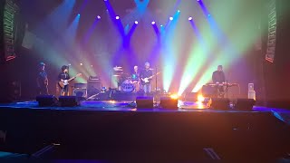 Treading water – Nada Surf feat. Elias &amp; Ayden (The Nine&#39;s) live @ Bataclan