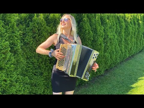 Die lustige CLAUDIA spielt das TROMPETENECHO auf ihrer Steirischen Harmonika!