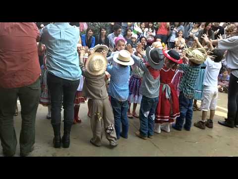 Festa Junina CLIC 2011 - Quadrilha do grupo 2
