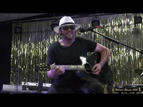 Michael Cullipher With Cote Deonath And Braxton Sykes - "Achy Breaky Heart"