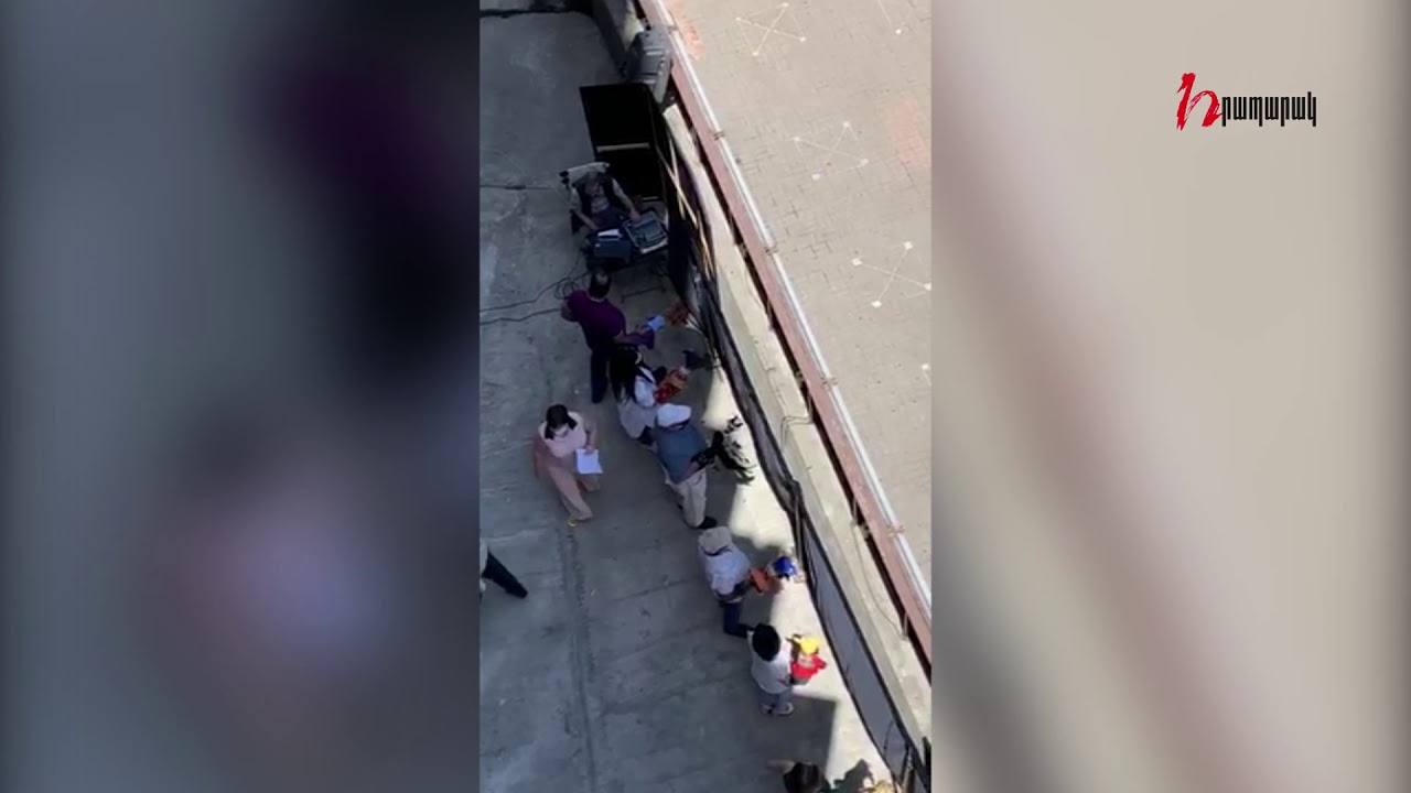 Տիկնիկային թատրոնը տանիքում ներկայացում է ցուցադրել