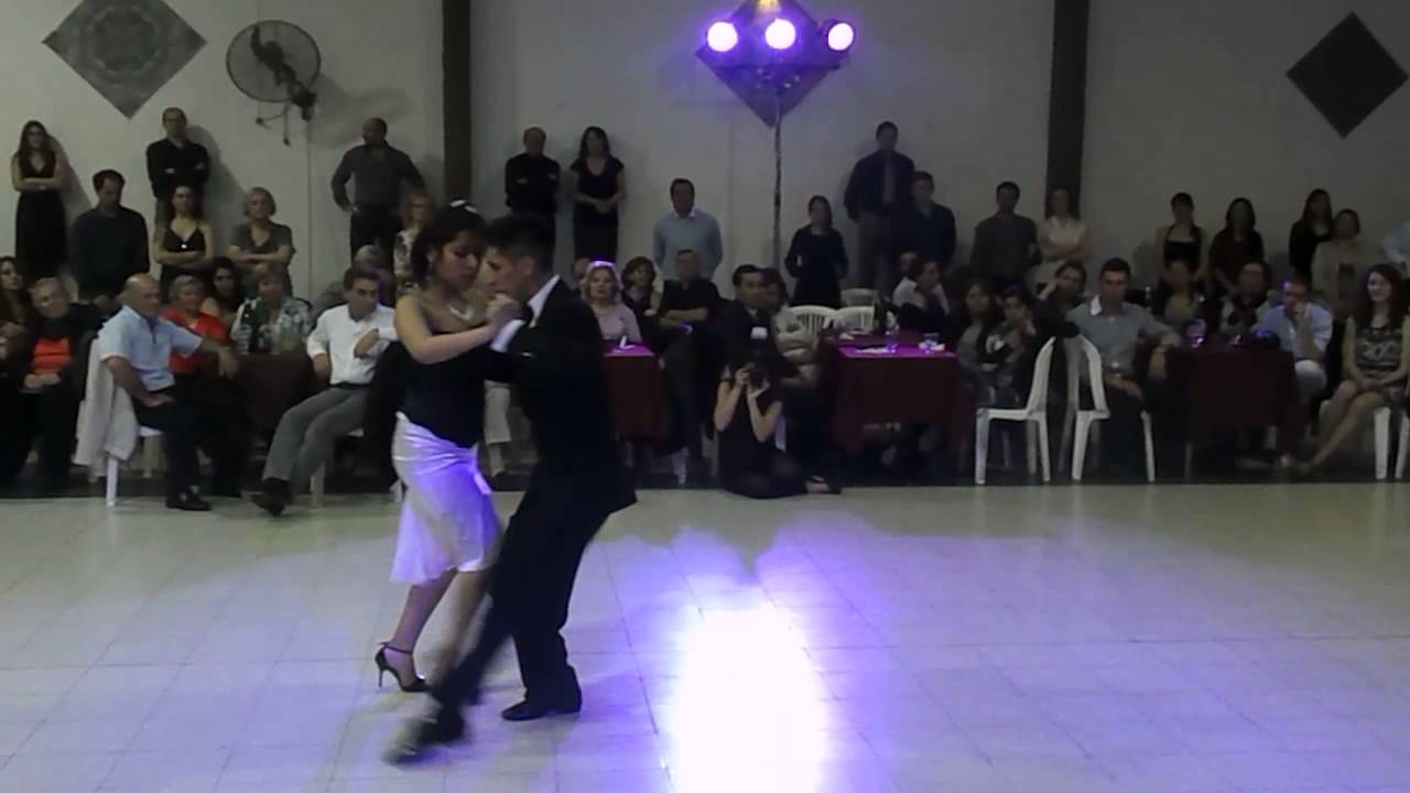 Esmeralda García & Krishna Olmedo. 5-10-13 Río IV, Cba. (Vals Ilusiòn azul, De Angelis)