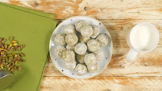 עוגיות פיסטוק ושקדים מושלגות