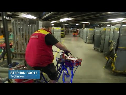 Weihnachtlicher Hochbetrieb im Paketzentrum Neumünster
