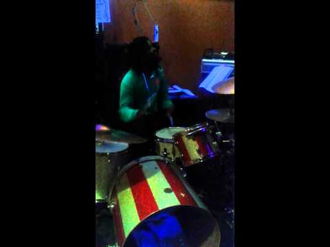 Thomas Pridgen shedding in Snare-uh's Studio!