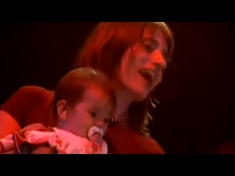 HILDA LIZARAZU - CHARLY GARCIA - "Buscando un símbolo de paz"