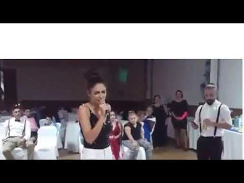 Indara Cantando " Me Quedo Contigo "