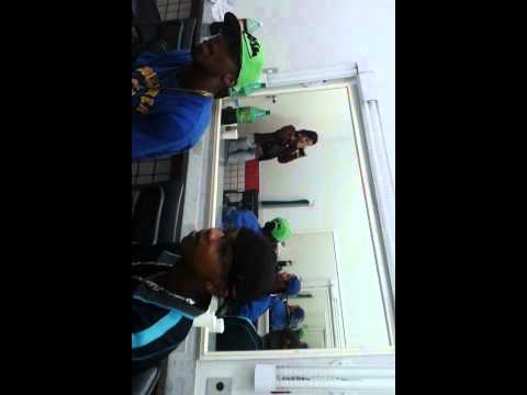 Mc Denox e Mc Pitanga com Mc  Riquinho no camarim