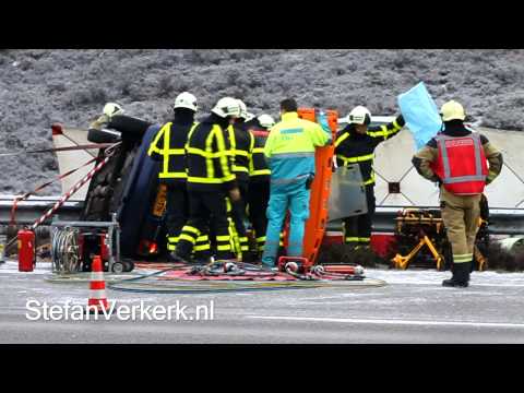 Automobilist over de kop bij ongeval A50 Heerde - ©StefanVerkerk.nl