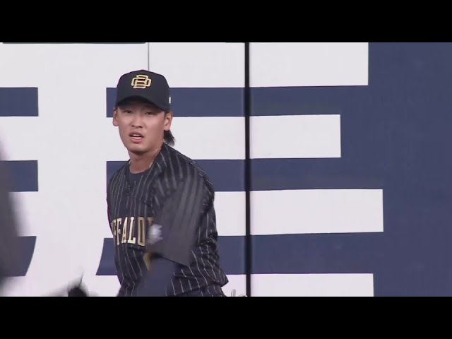 【5回表】流石の守備範囲!! バファローズ・渡部遼人 後方への難しいフライをナイスキャッチ!!  2024年8月25日 オリックス・バファローズ 対 千葉ロッテマリーンズ