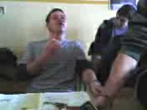 Funny Bálint énekel