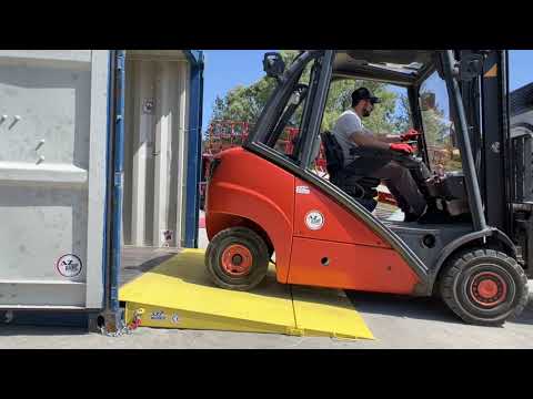 Rampe d'accès pour conteneur, avec poignées latérales et fourreaux en façade - Capacité 6.5 T - AZ RAMP HCRN-065_6