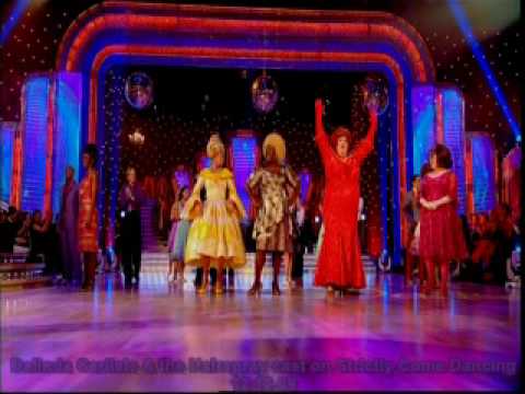 Belinda Carlisle and the cast of Hairspray on Strictly 12.12.09