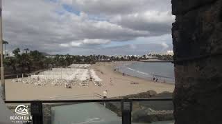 Webcam Lanzarote. Terwijl u geniet van een koel drankje of iets lekkers heeft u een fantastisch uitzicht op het strand Hier op Youtube