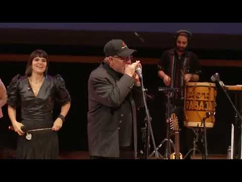 Yo vendo unos ojos negros -De Ushuaia a la Quiaca con Leon Gieco y Gustavo Santaolla en el CCK