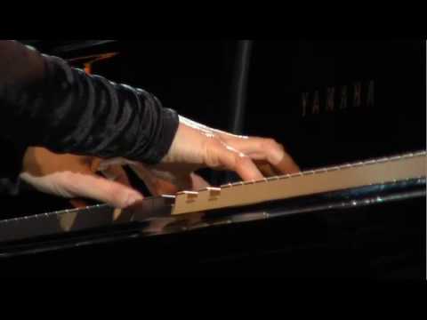 download lagu mp3 mp4 Elias Fotografia, download lagu Elias Fotografia gratis, unduh video klip Elias Fotografia