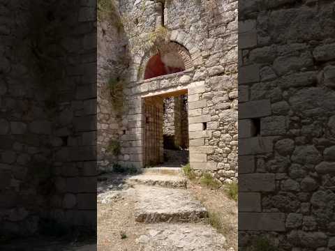 🏰 Zapomniany zamek Gardiki na Korfu! Ma ponad 800 lat… 😱