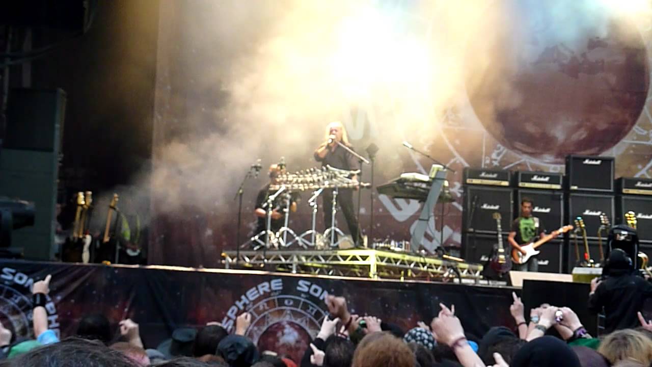 Bill Bailey - 'Enter Sandman' Live at Sonisphere Festival UK 2011 - YouTube