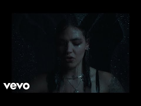 Carmen DeLeon - Bésame Bonito (Video Oficial)