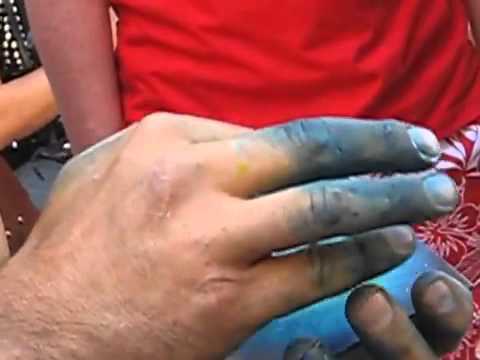 ¿Es el pintor con los dedos más rapido del mundo? (Video)