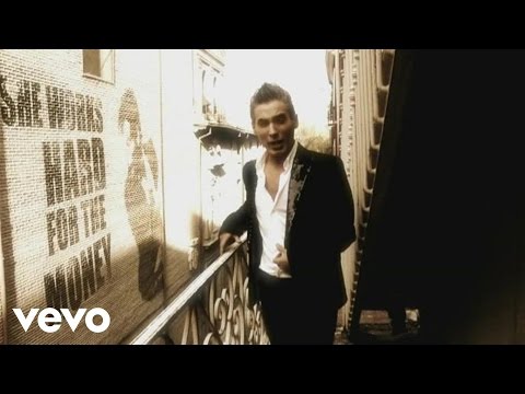 Pitingo, Antonio Álvarez Vélez - Lucha Por Su Dinero (She Works Hard For The Money )