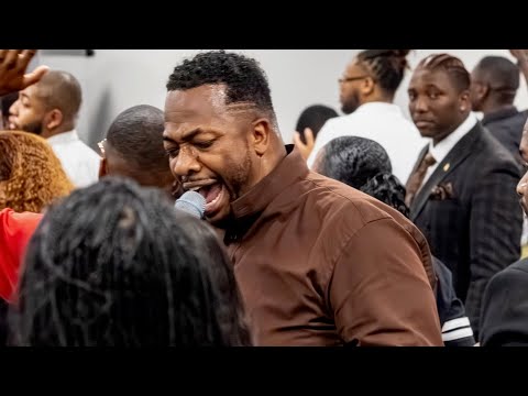Worship breaks out at New Zion Temple 😭🙌🏽