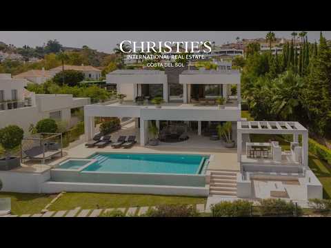Modern frontline golf villa with panoramic views in the heart of the Golf Valley in Nueva Andalucía, Marbella