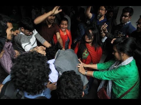 ভিসির কার্যালয় ঘেরাও করা শিক্ষার্থীদের ছাত্রলীগের মারধড়