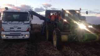 preview picture of video 'Potato Harvest - Sunrise - John Deere Tractors - May 2013'