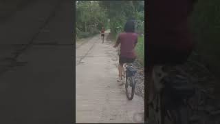 Download lagu Video lucu banci gila mp3