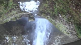 preview picture of video 'Swinging @ Multnomah Falls, OR. 11/23/2013.'