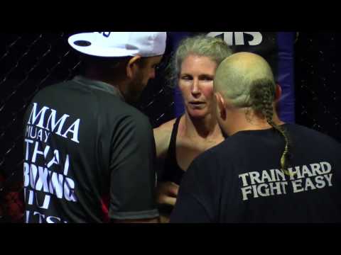 REIGN MMA 3 - MOLLY OCONNELL VS EMMA CHAMBERS - WMMA FIGHT