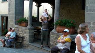 preview picture of video 'Mamá, Martina y la abuela Carla en Cutigliano'
