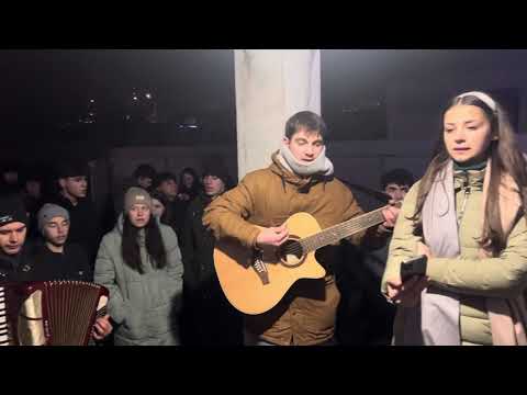 E iar Crăciunul - Sfânta noapte de colindat