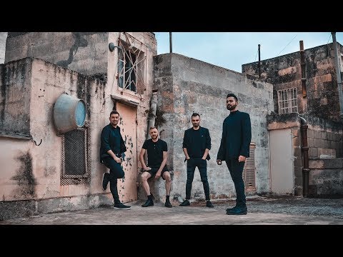 Avenue Sky - Sieħbi fil-Cupboard tal-Kċina