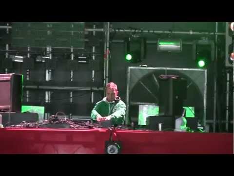 Santos Suarez Plays Ordinary People Live @ LatinVillage Festival 01/07/2012