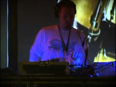 DJ Shadow - 07 - Guns Blazing (Drums Of Death Part 1) (In Tune And On Time)