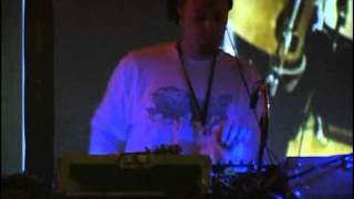 DJ Shadow - 07 - Guns Blazing (Drums Of Death Part 1) (In Tune And On Time)
