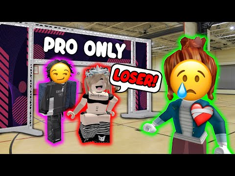 😭 I WAS KICKED OUT OF THE GROUP FOR BEING A BACON 🥓 #roblox #robloxstory