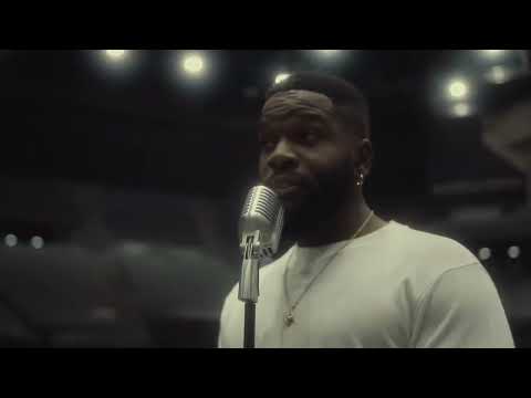 Videoclip de S U I S - M O I — Tayc