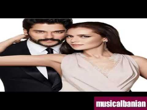 Dy zemra jemi une dhe ti