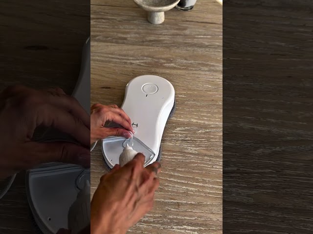 Video teaser for Nie wieder selber Fenster putzen? | HUTT DDC55 Pro