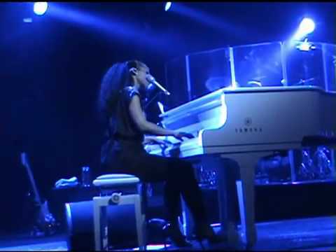 Alicia Keys  -  "Empire State of Mind", Part II  Live  @  Madrid- Spain
