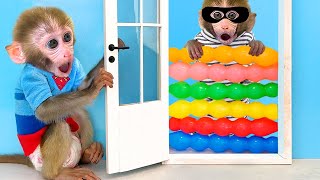 Monkey Baby Bon Bon plays with the rainbow balloon with puppy and take the duckling to the toilet