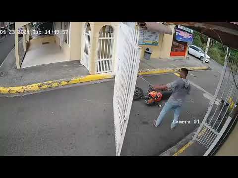 Persecución policíal a delincuente en moto/Manabí/Ecuador