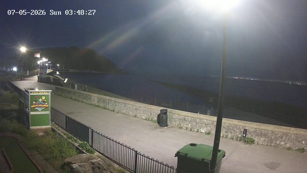 Live webcam view of Clevedon Marine Lake & Promenade