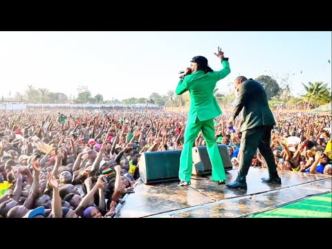 SHOW YA DIAMOND KIGOMA KWA BABALEVO WATU WAFURIKA KUSHUHUDIA WIMBO MPYA WA SASAMPA