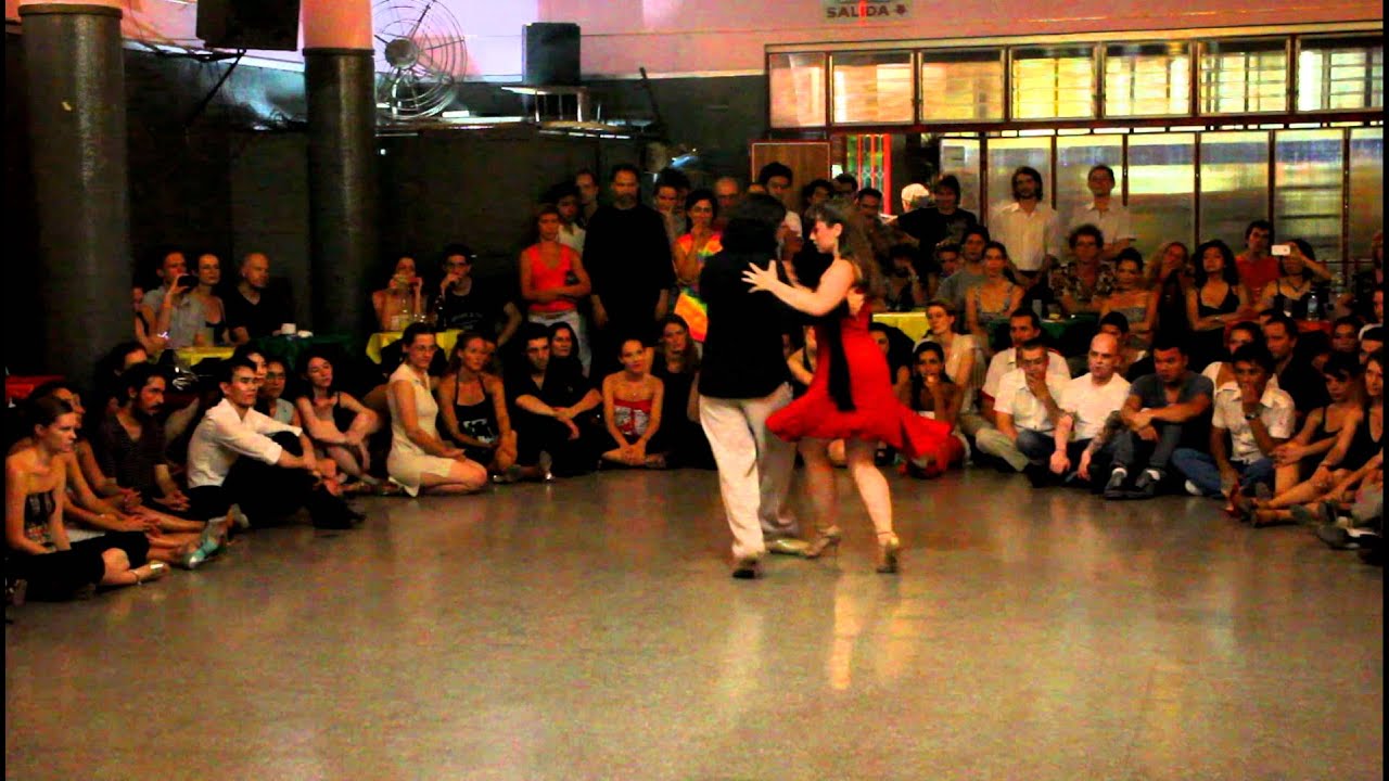 Ariadna Naveira y Fernando Sanchez bailan en Villa Malcolm - El recodo