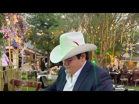 Pistoleros Famosos - Oscar Ayala Y Su Sangre Brava  (En Vivo)