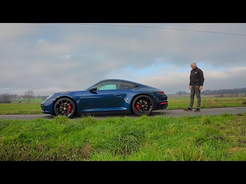 Why I love the Porsche 911 Carrera S in Gentian Blue!